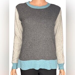 Elegant Women's Colorblock Cashmere Sweater - Gray, Blue, and Cream XS